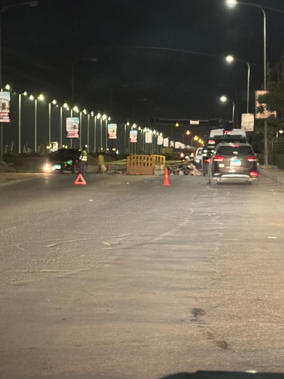 سقوط سيارة بداخلها زوجان فى حفرة بحدائق أكتوبر (5) سقوط سيارة بداخلها زوجان فى حفرة بحدائق أكتوبر (5)