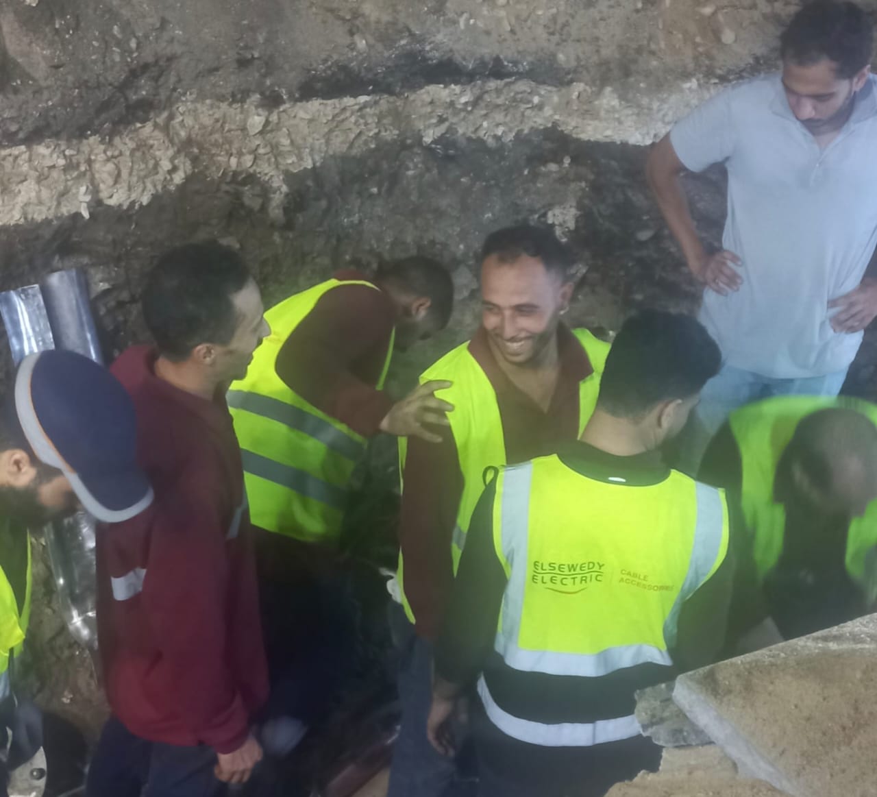 إصلاح كابلات جزيرة الذهب (3) إصلاح كابلات جزيرة الذهب (3)