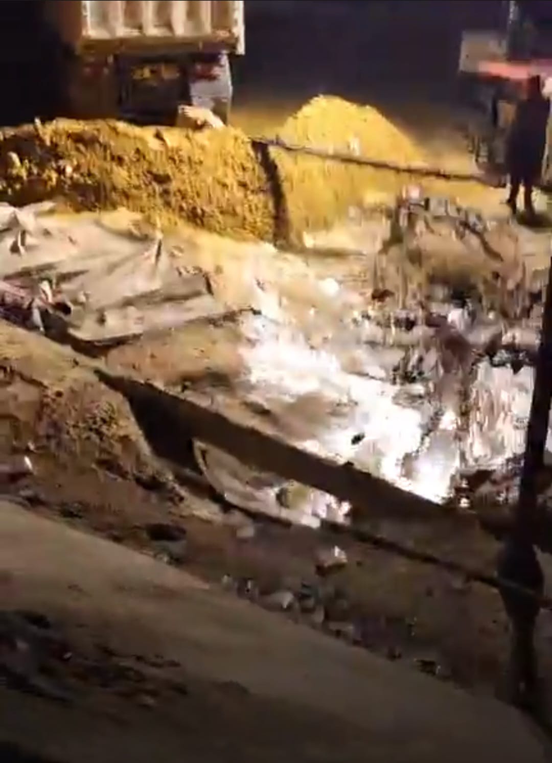 جانب من أعمال الإصلاحات (14) جانب من أعمال الإصلاحات (14)