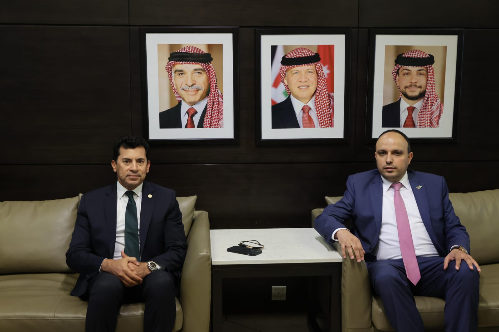 الدكتور أشرف صبحي مع المهندس يزن الشديفات وزير الشباب الأردني الدكتور أشرف صبحي مع المهندس يزن الشديفات وزير الشباب الأردني