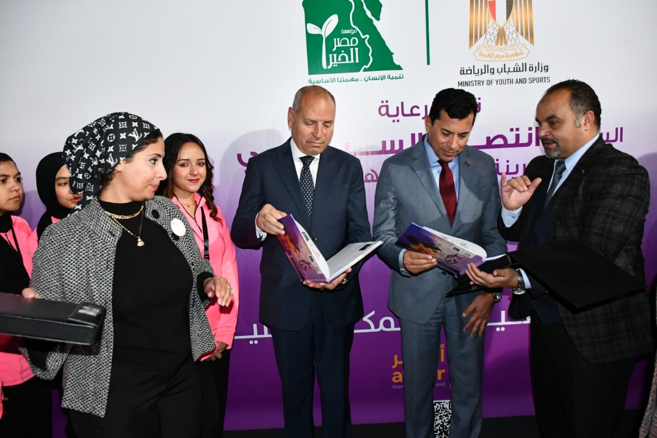وزير الرياضة يدشن مبادرة ريحانة لتدريب الفتيات (4) وزير الرياضة يدشن مبادرة ريحانة لتدريب الفتيات (4)
