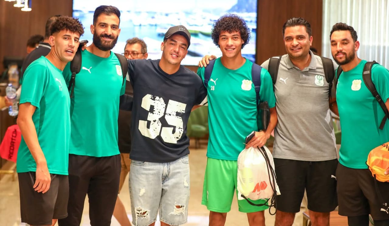 الجلاصي مع لاعبي المصري الجلاصي مع لاعبي المصري