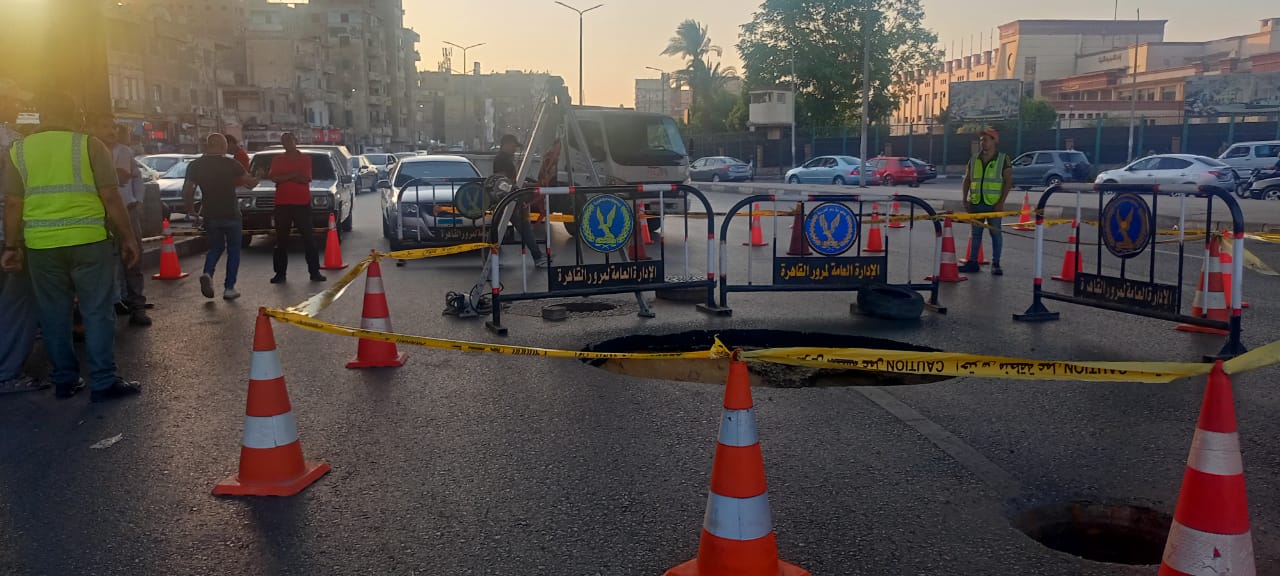 هبوط أرضي بميدان التجنيد (1) هبوط أرضي بميدان التجنيد (1)
