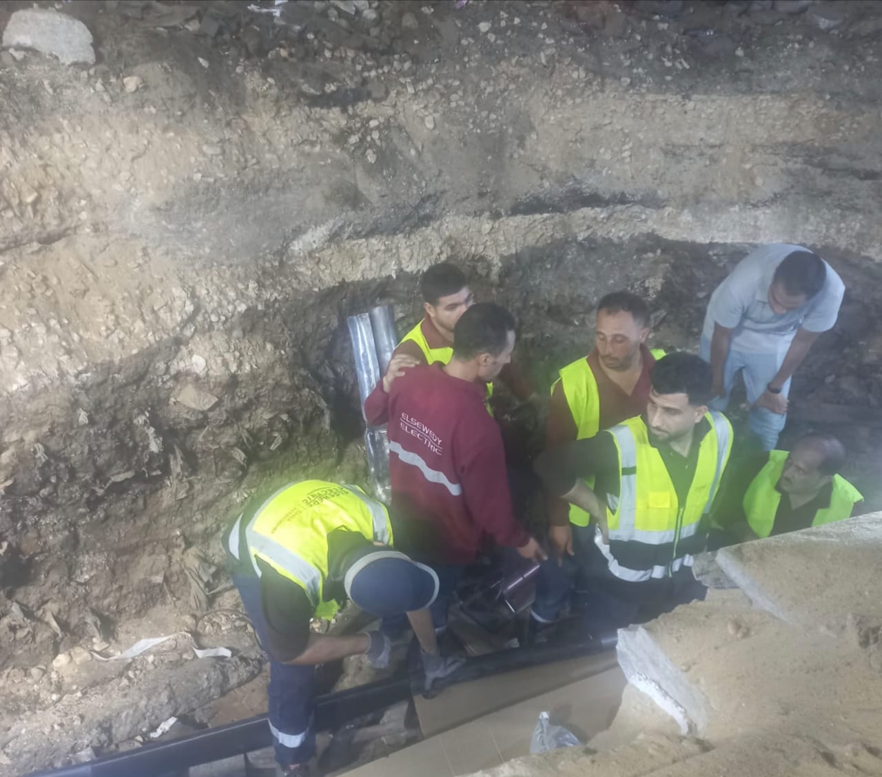 إصلاح كابلات جزيرة الذهب (1) إصلاح كابلات جزيرة الذهب (1)