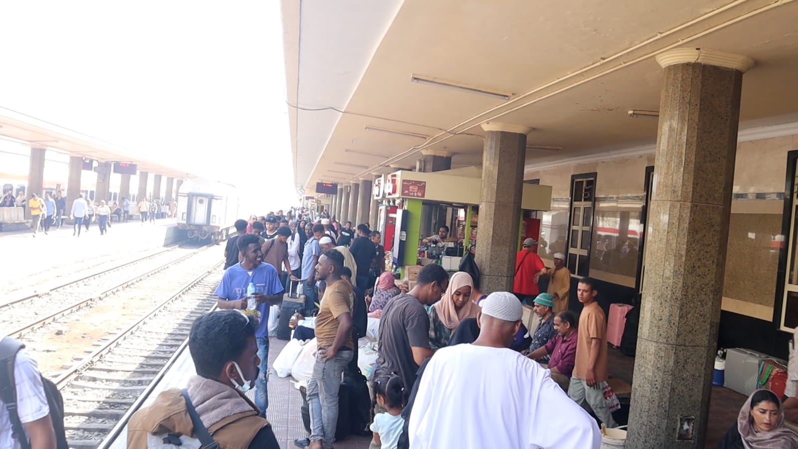 رحيل السودانيين من محطة مصر رحيل السودانيين من محطة مصر
