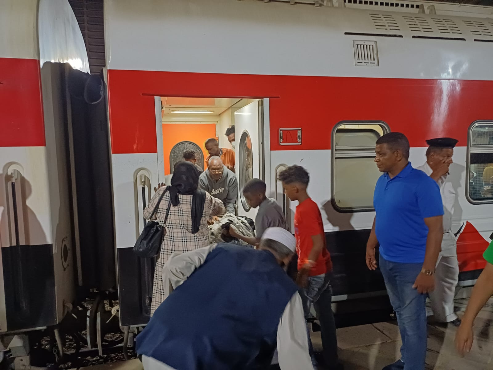 وصول قطار الأشقاء السودانيين (5) وصول قطار الأشقاء السودانيين (5)