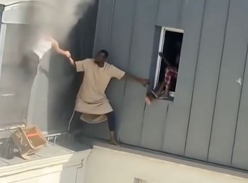 انقاذ الرجل لهم انقاذ الرجل لهم