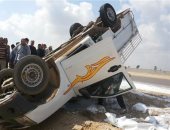 إصابة 9 أشخاص بحادث انقلاب سيارة ربع نقل أعلى كوبرى جمجرة فى بنها manshetat