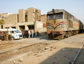آخر تحديث.. نجاة شاب من الموت صدمه قطار أثناء عبوره السكة الحديد فى الجيزة