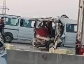 آخر تحديث.. أوناش المرور تنتهى من رفع حطام تصادم سيارتين ميكروباص بالطريق الاقليمى