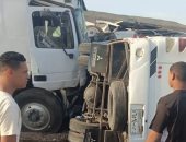 انقلاب سيارة نقل مقطورة بترعة فى الصف manshetat