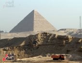 السياحة تكشف حقيقة قيام لودر بأعمال حفر فى محيط الأهرامات manshetat