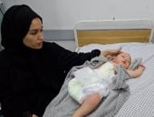 آخر تحديث.. مشهد يهز القلوب بتر ساق رضيع فلسطينى بسبب غارة إسرائيلية على غزة صورة