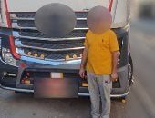 المرور تضبط سائق سيارة نقل ثقيل يعرض حياة المواطنين للخطر فيديو manshetat