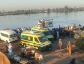 انتشال سيارة ربع نقل سقطت من معدية فى النيل بقنا والبحث عن شخصين مفقودين manshetat