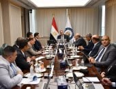 وزير البترول يجتمع مع مسئولى أديس لمتابعة حادث انقلاب البارج البحرى manshetat