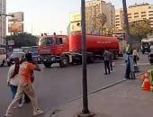 شاهد لحظة انطلاق سيارات خزانات ضخمة للمياه ساهمت فى إخماد حريق سنترال رمسيس manshetat