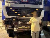 ضبط سيارة نقل محملة بالرمال دون ترخيص manshetat
