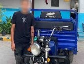 ضبط سائق تروسيكل غير مرخص اصطدم برجل مرور حال استيقافه فى الجيزة فيديو manshetat