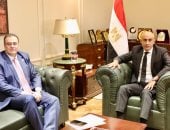 وزير التعليم يشيد بمقترح رئيس التنظيم والإدارة بإعداد قوائم انتظار للناجحين بالمسابقات manshetat