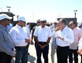 رئيس الوزراء يتفقد محطة التجارب البحثية لتحلية مياه البحر بمدينة العلمين الجديدة manshetat