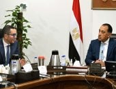 رئيس الوزراء يتابع مع وزير الاستثمار جهود تطوير منظومة الإفراج الجمركى