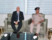 الفريق أول عبد المجيد صقر يلتقى وزير دفاع جمهورية إيطاليا manshetat