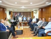 وزير قطاع الأعمال العام ومحافظ الإسكندرية يبدآن جولة بمنطقة المعمورة
