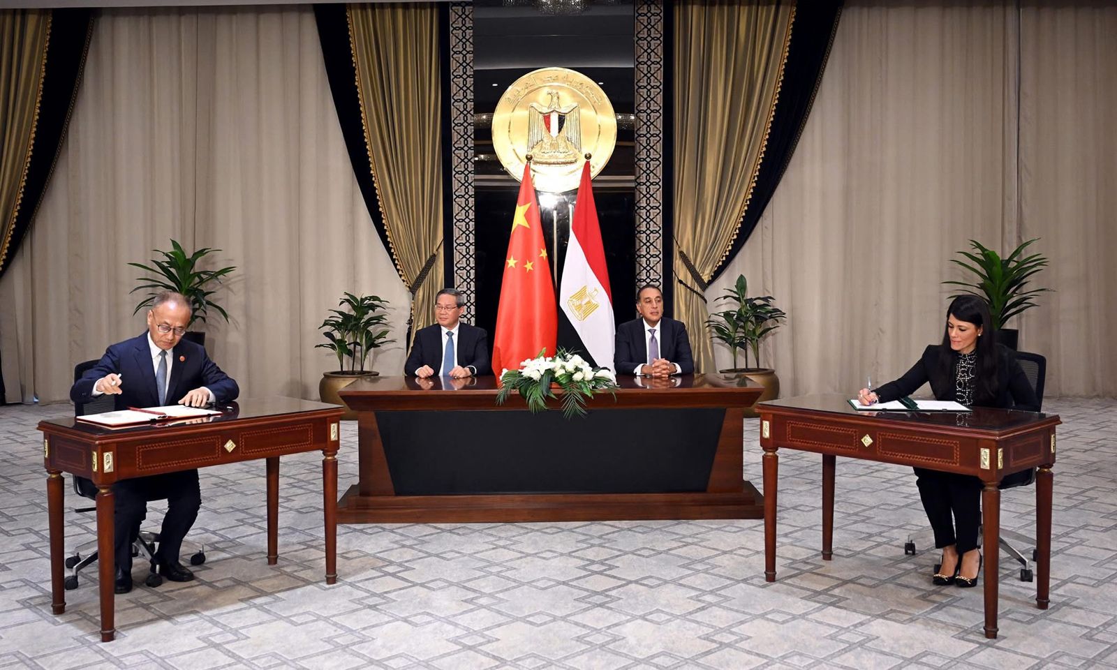 وزيرة التخطيط توقع مذكرات تفاهم مع الصين وزيرة التخطيط توقع مذكرات تفاهم مع الصين