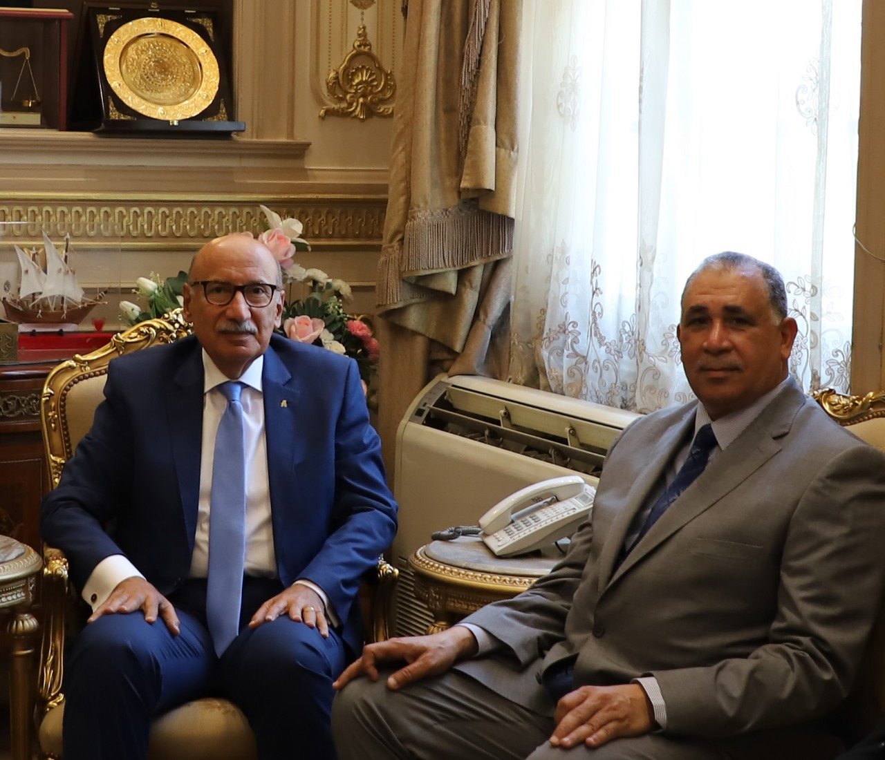 نقيب المحامين يهنئ رئيس مجلس القضاء الأعلى (1) نقيب المحامين يهنئ رئيس مجلس القضاء الأعلى (1)