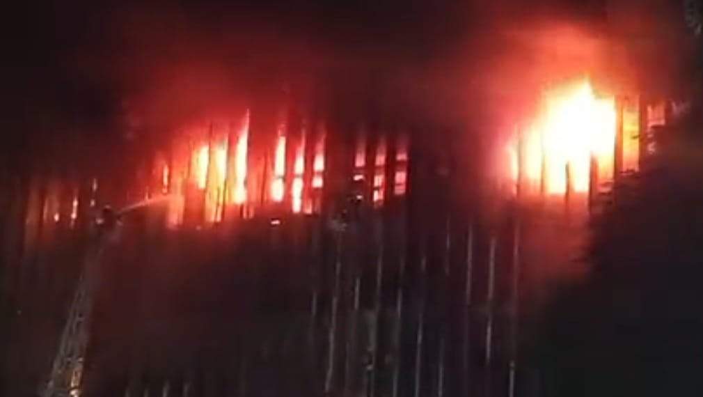 بطل من الحماية المدنية (6) بطل من الحماية المدنية (6)