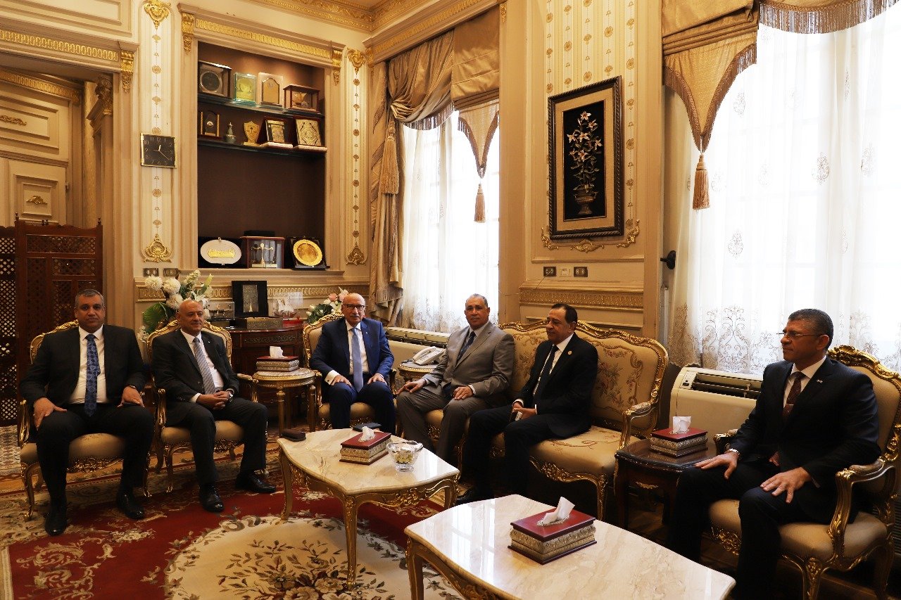 نقيب المحامين يهنئ رئيس مجلس القضاء الأعلى (2) نقيب المحامين يهنئ رئيس مجلس القضاء الأعلى (2)