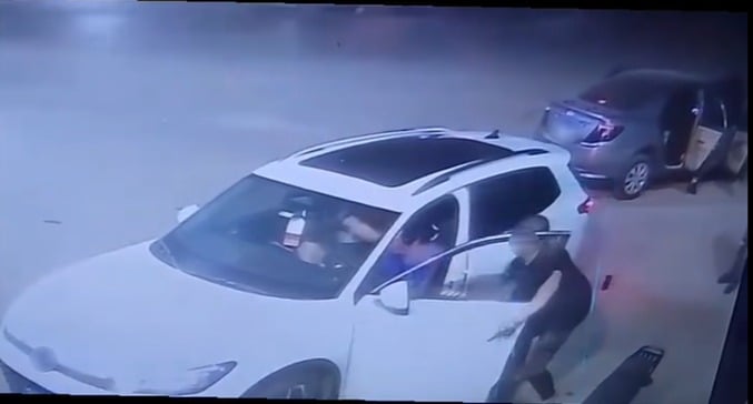 المتشاجرون (2) المتشاجرون (2)