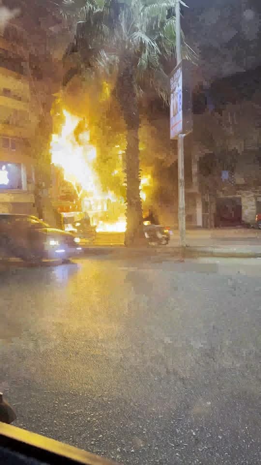 408 موقع حريق مطعم تفويلة بشارع فيصل