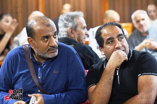 الكاتب الصحفى محمد مراد فى عزاء الراحل ميمى عبد الرازق