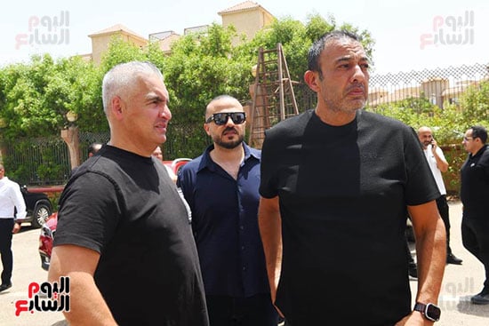 سيف زاهر و محمد الجارحي في جنازة شقيق محمد ابو حسين سيف زاهر و محمد الجارحي في جنازة شقيق محمد ابو حسين