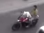 ضبط قائد دراجة نارية استعرض بالطريق العام بالبحيرة manshetat