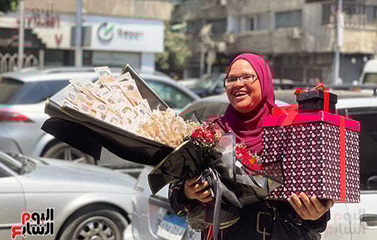 أسرة-فى-الجيزة-تحتفل-بابنتها-بعد-انتهاء-امتحانات-الثانوية-العامة-(9) أسرة-فى-الجيزة-تحتفل-بابنتها-بعد-انتهاء-امتحانات-الثانوية-العامة-(9)