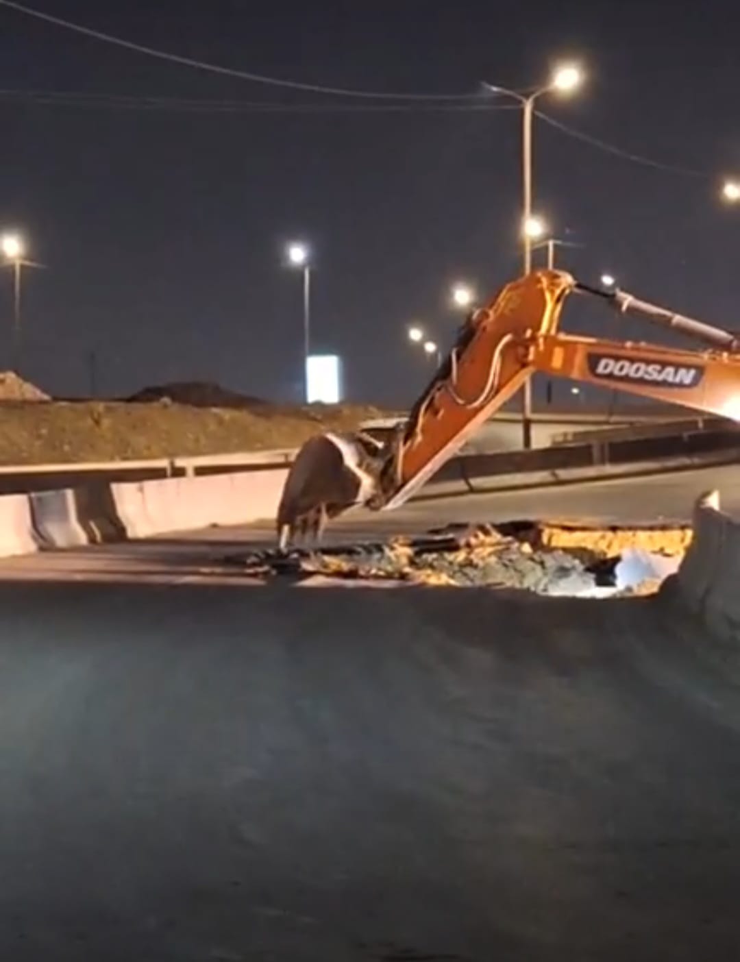 جانب من أعمال الإصلاحات (8) جانب من أعمال الإصلاحات (8)