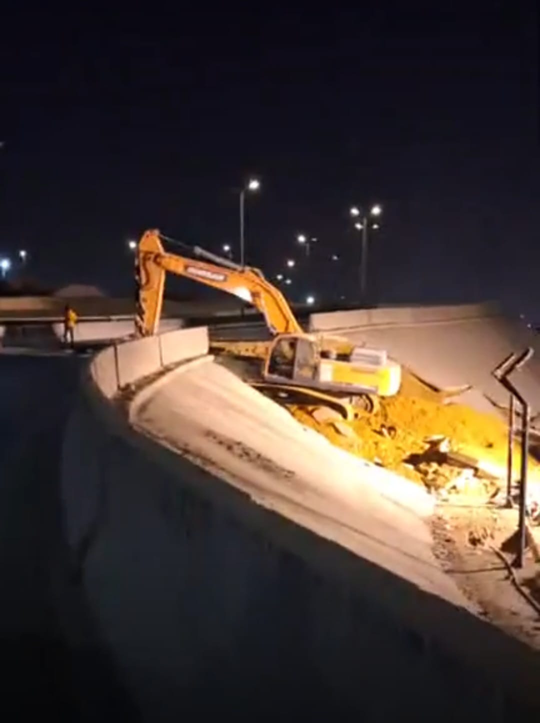 جانب من أعمال الإصلاحات (3) جانب من أعمال الإصلاحات (3)