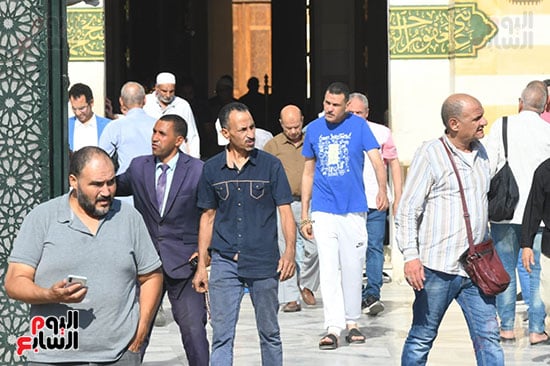 أهالي الضحايا يتوافدون لاستلام الجثامين تمهيدا لصلاة الجنازة أهالي الضحايا يتوافدون لاستلام الجثامين تمهيدا لصلاة الجنازة