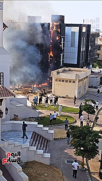 حريق فى دبى مول في الشيخ زايد (9) حريق فى دبى مول في الشيخ زايد (9)