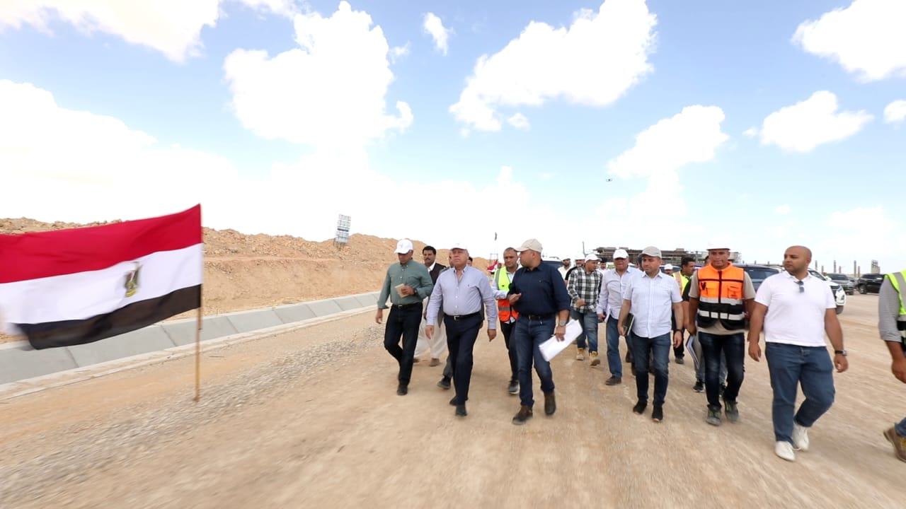 نائب رئيس الوزراء يتفقد مواقع العمل بمشروع الخط الأول للقطار السريع (3) نائب رئيس الوزراء يتفقد مواقع العمل بمشروع الخط الأول للقطار السريع (3)