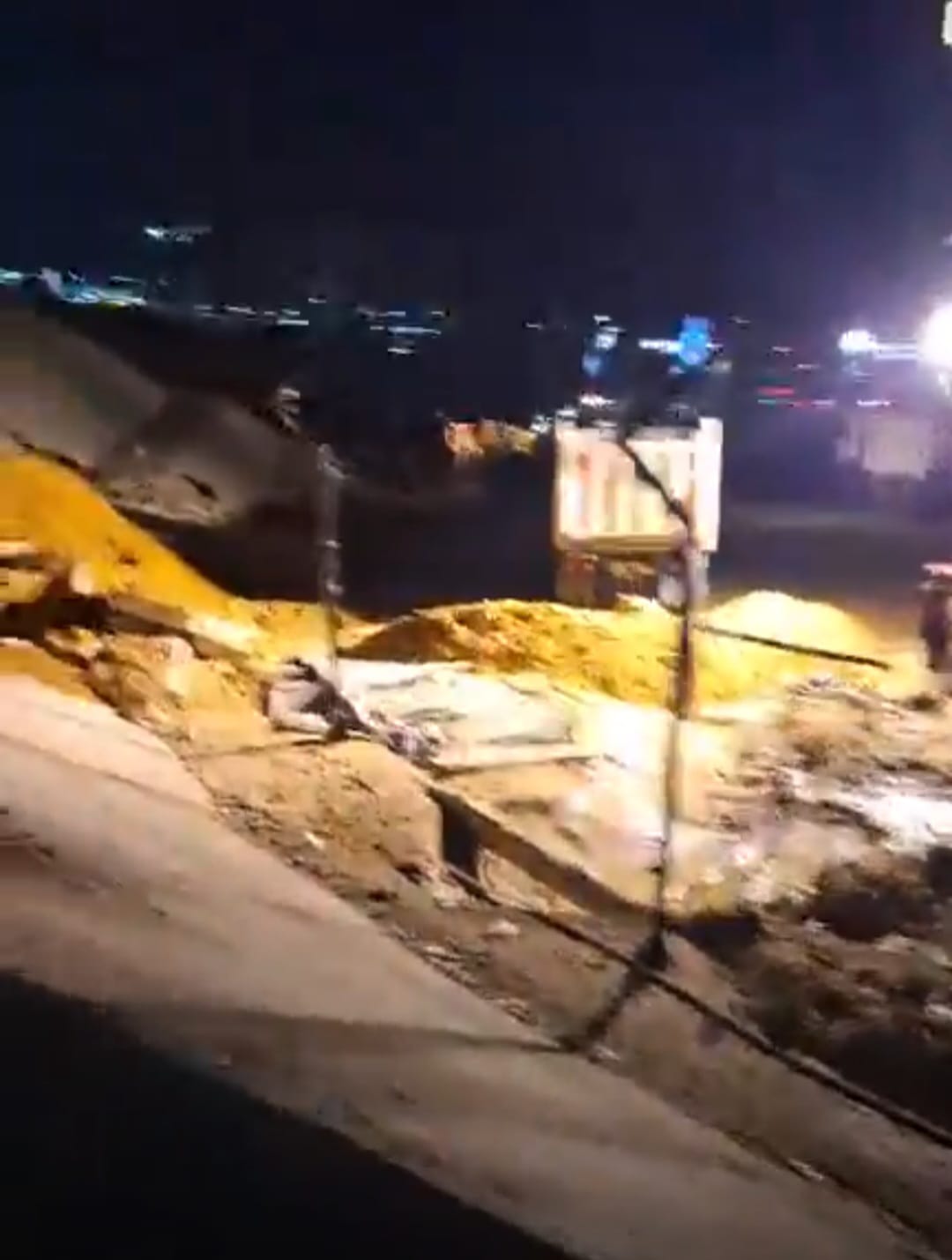 جانب من أعمال الإصلاحات (2) جانب من أعمال الإصلاحات (2)