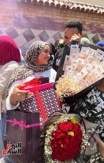 أسرة-فى-الجيزة-تحتفل-بابنتها-بعد-انتهاء-امتحانات-الثانوية-العامة-(6) أسرة-فى-الجيزة-تحتفل-بابنتها-بعد-انتهاء-امتحانات-الثانوية-العامة-(6)
